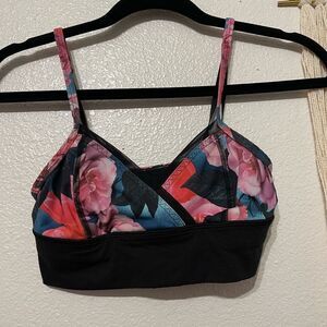 Lululemon Size 4 Ujjayi Sports Bra in Secret Garden Floral Print